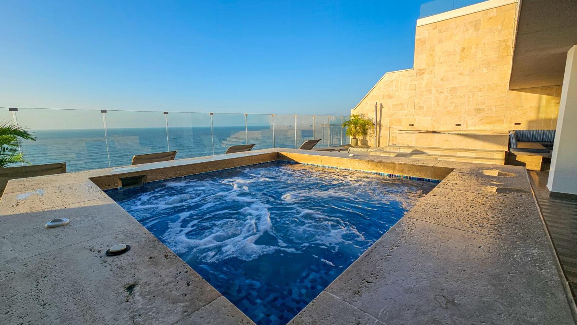 Apartment Beautiful, Remodeled In Building, Area Of Cartagena