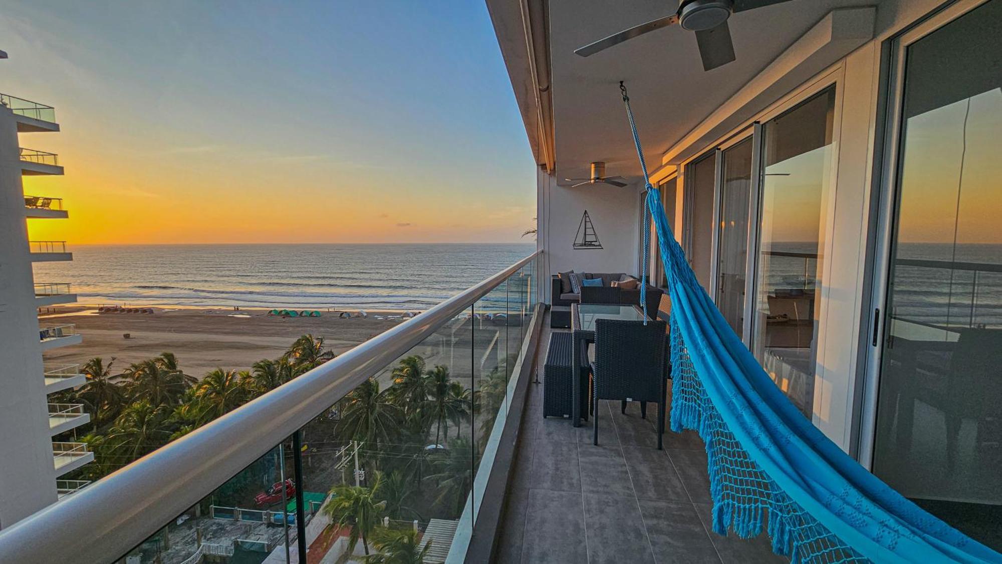 Apartment Beautiful, Remodeled In Building, Area Of Cartagena