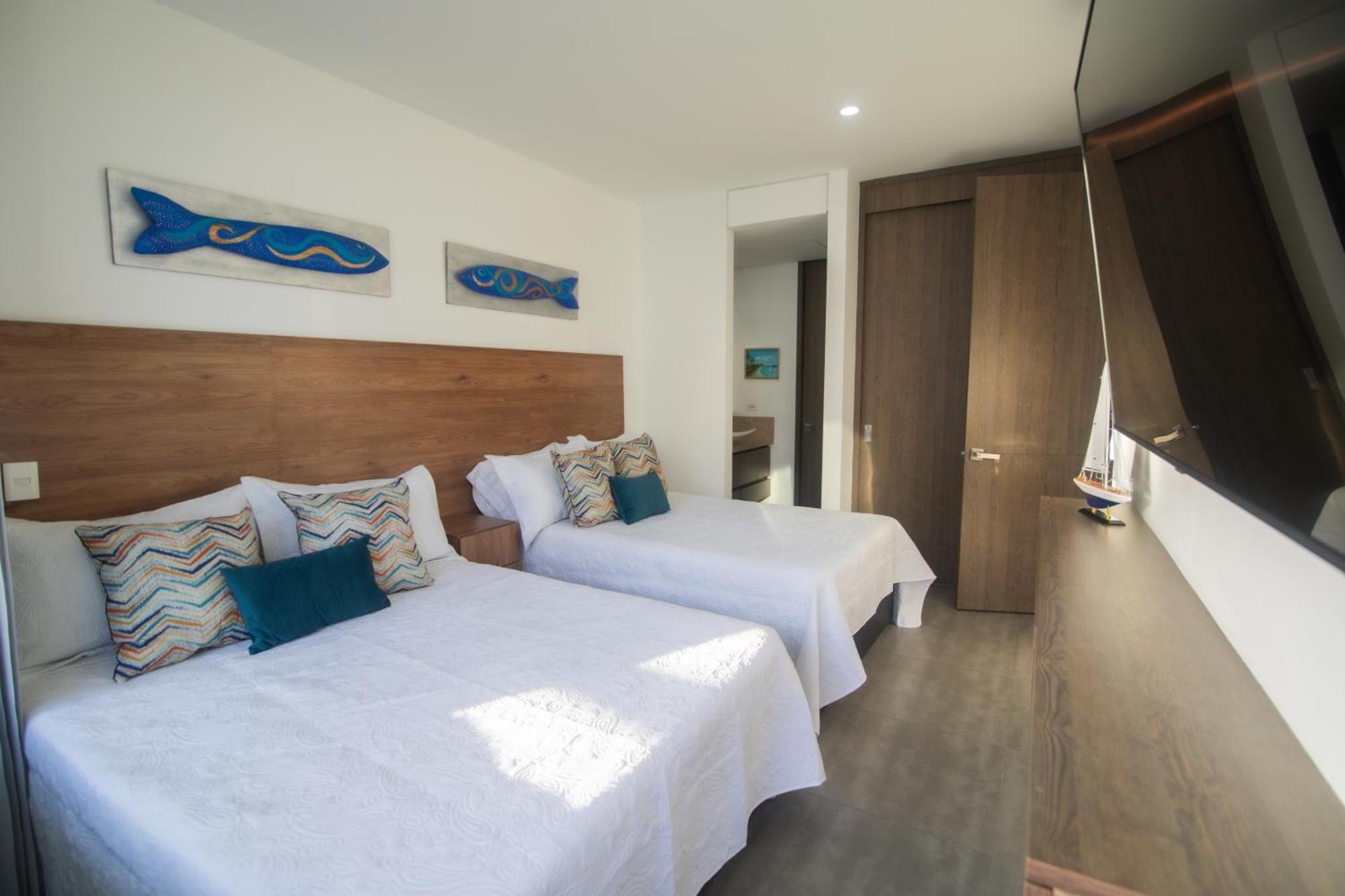 Apartment Beautiful, Remodeled In Building, Area Of Cartagena